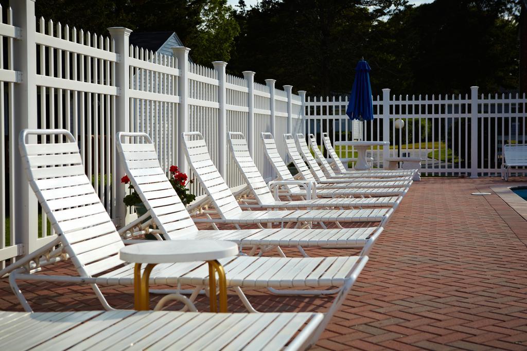 Breezeway Resort Westerly Exterior photo